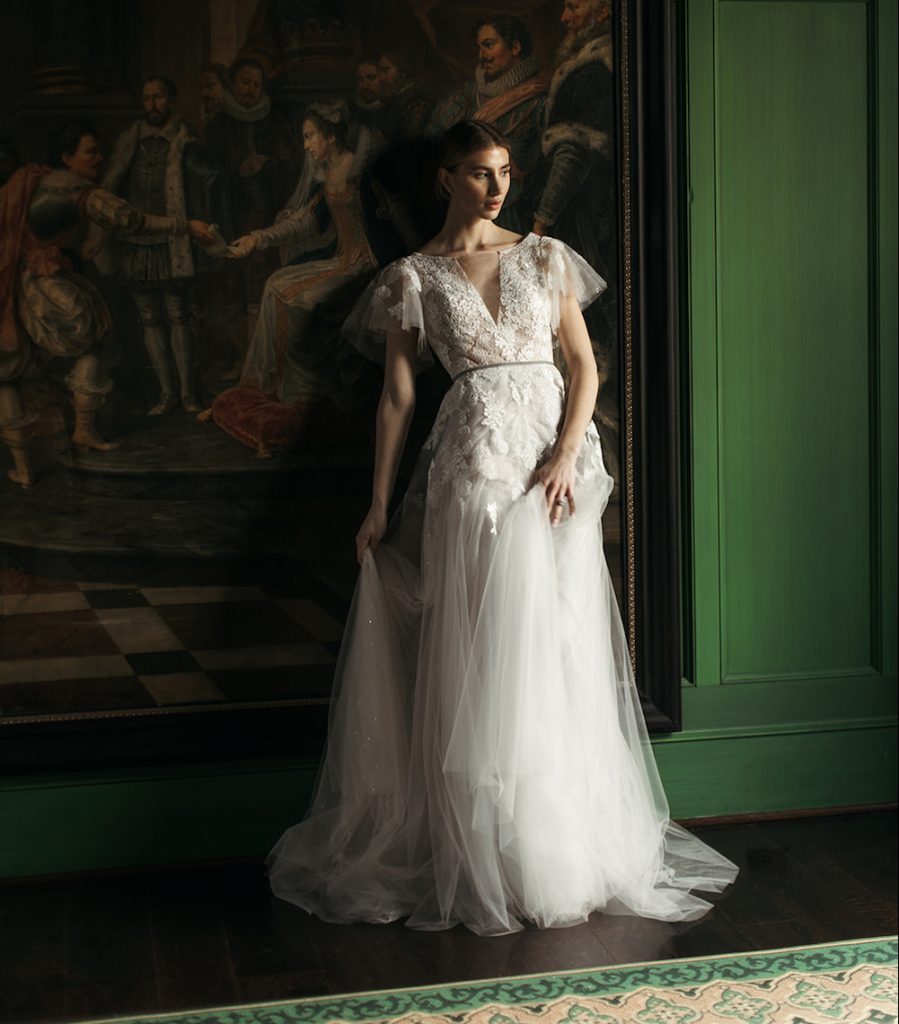 An elegant bride poses for her editorial wedding shoot by Kyla Jeanette Photography