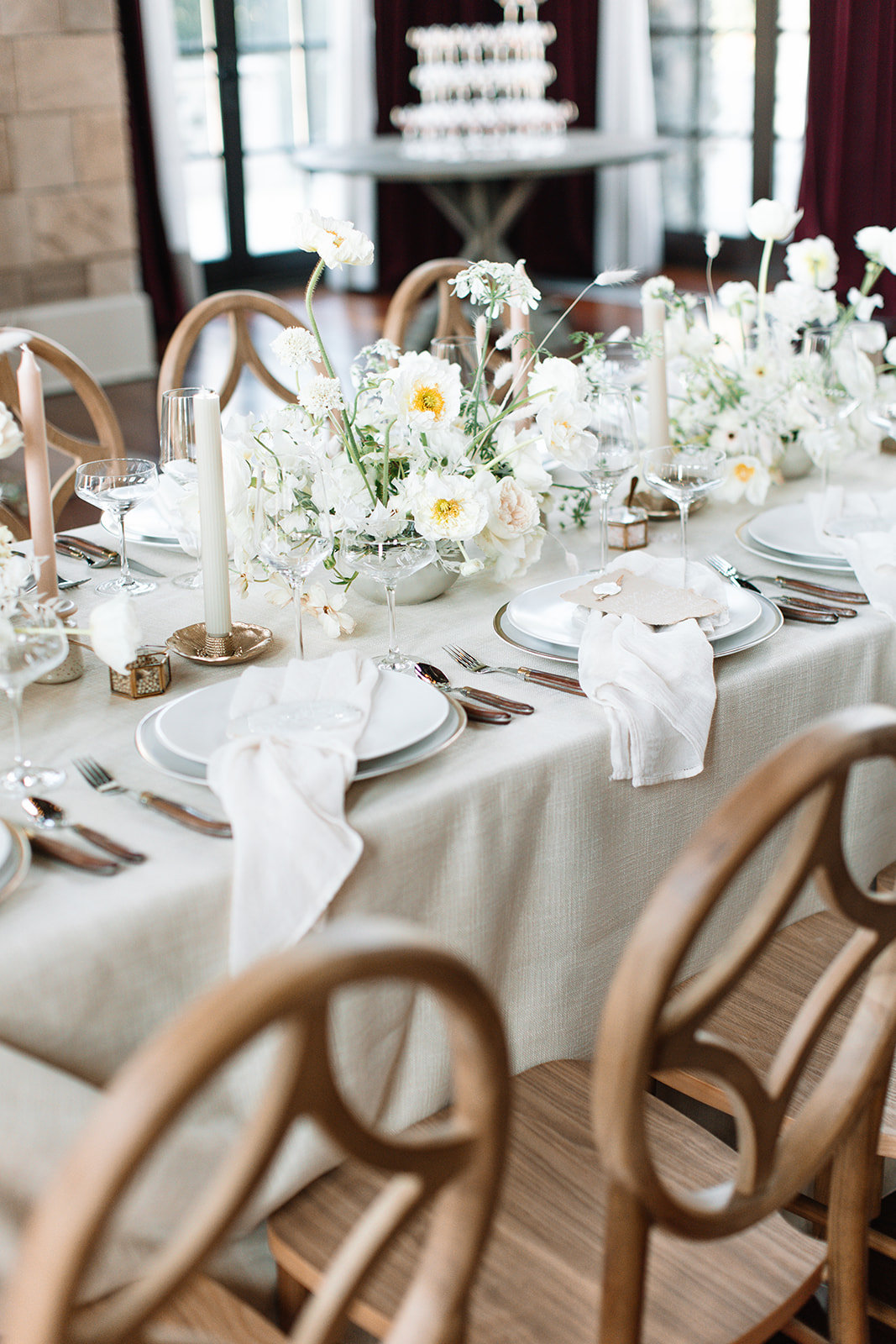 An elegantly decorated reception table captured by Kyla Jeanette Photo