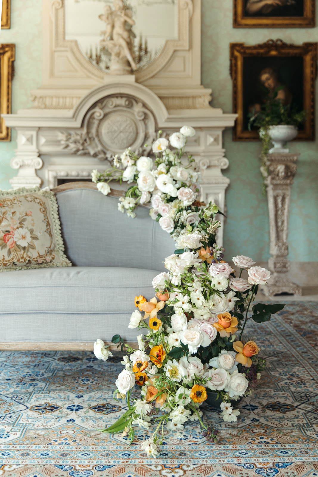 19 Luxury Wedding Ideas for an Elegant Celebration. Floral sculpture on the couch.